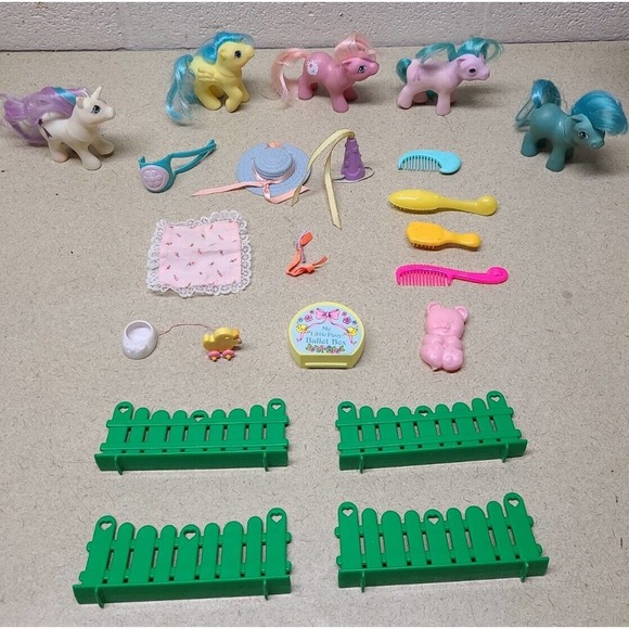 Vintage Lot of Hasbro G1 My Little Pony MLP - Lot of 5 with Misc. Accessories - Picture 1 of 14